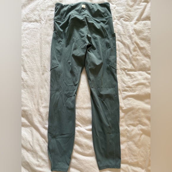 Vuori All the Feels Pocket Legging- Like New - Picture 4 of 6